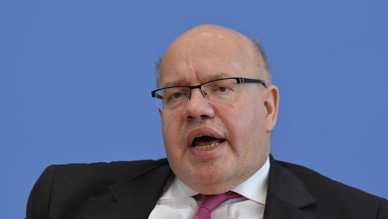 "Wir brauchen vor allem weniger Bürokratie, nicht immer neue staatliche Garantien. Ich bin überzeugt, dass viele Betriebe von sich aus mehr Homeoffice ermöglichen, aber es passt eben nicht überall", sagt Altmaier. "Wir brauchen vor allem weniger Bürokratie, nicht immer neue staatliche Garantien. Ich bin überzeugt, dass viele Betriebe von sich aus mehr Homeoffice ermöglichen, aber es passt eben nicht überall", sagt Altmaier.