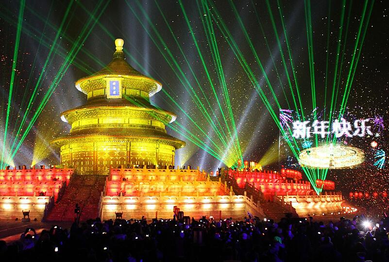 Silvester-Feier vor dem Himmelstempel in Peking.