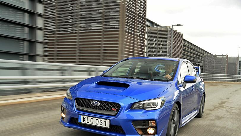 Der Subaru WRX STI ist wegen seines riesigen Heckflügels und sonstiger Design-Merkmale eher ein Fahrzeug für den nachdrückklichen Auftritt. Der Subaru WRX STI ist wegen seines riesigen Heckflügels und sonstiger Design-Merkmale eher ein Fahrzeug für den nachdrückklichen Auftritt.