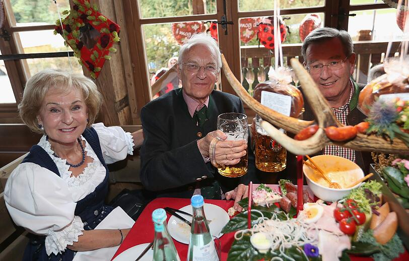 Edmund und Karin Stoiber zusammen mit Karl Hopfner.