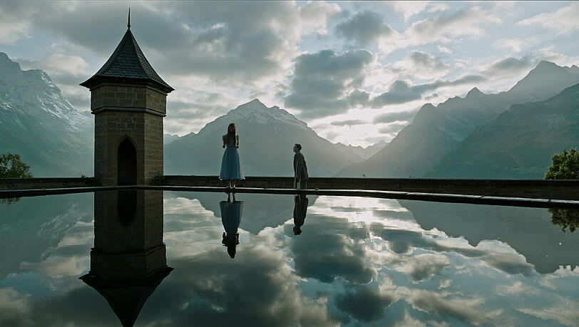 Die Burg Hohenzollern diente mit am Computer hinzugefügten Bergen als Schauplatz für "A Cure For Wellness". Die Burg Hohenzollern diente mit am Computer hinzugefügten Bergen als Schauplatz für "A Cure For Wellness".