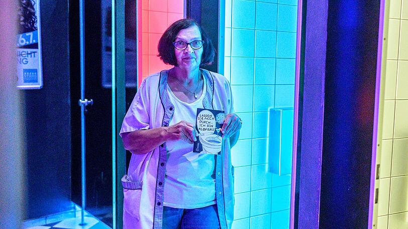Toilettenfrau Helga Bauermann in der Disco "Stars" - über ihre Erlebnisse hat die 62-Jährige ein Buch geschrieben.
