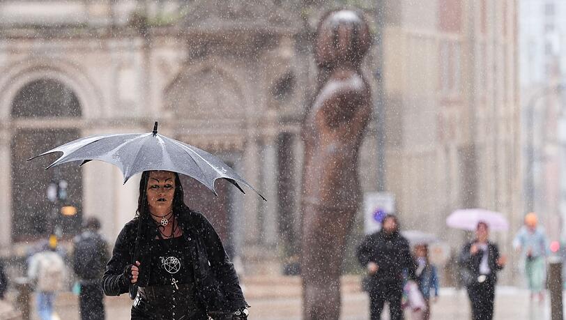 Sturm Floris sorgt für Unwetter in Großbritannien und Irland.