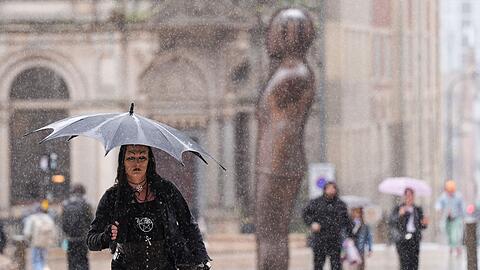 Sturm Floris sorgt für Unwetter in Großbritannien und Irland.