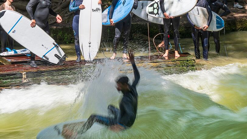 Früher standen die Surfer Schlange für einen Ritt auf der berühmten Welle. (Archivfoto) Früher standen die Surfer Schlange für einen Ritt auf der berühmten Welle. (Archivfoto)