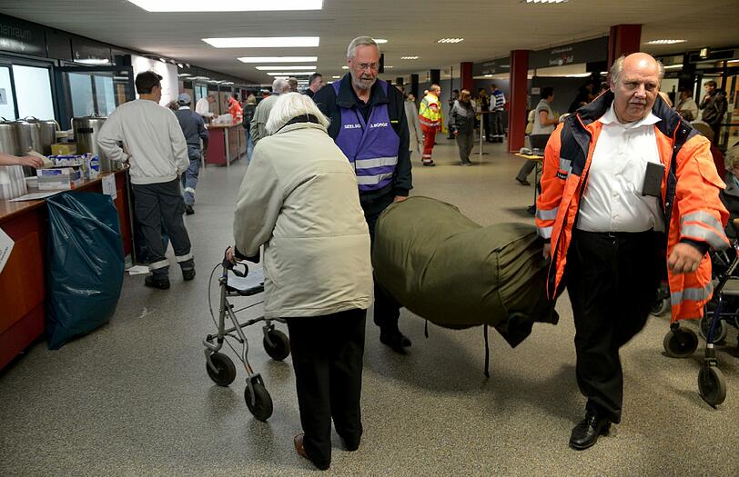 Bombe in Hannover entschärft! 31.000 Menschen aus der Südstadt mussten die Wohnung verlassen. Bilder von der turbulenten Nacht..