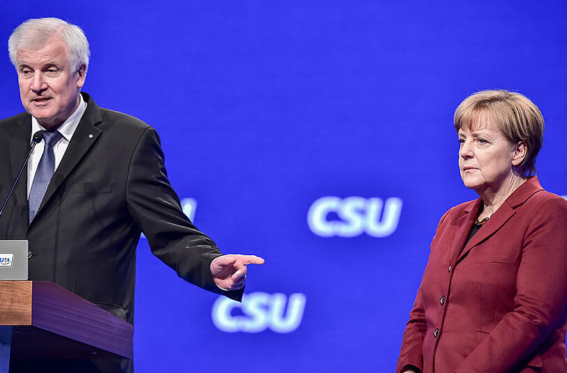 Szenen einer Polit-Ehe: Bundeskanzlerin Angela Merkel auf dem CSU-Parteitag in München.