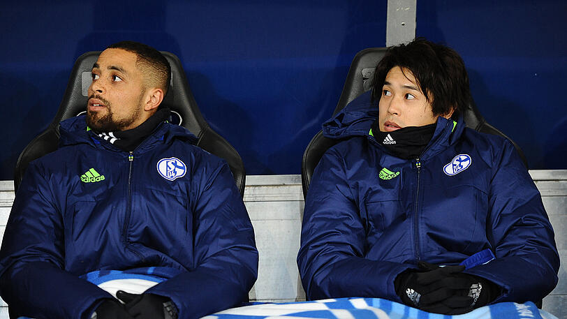 Sidney Sam (l) saß beim FC Schalke 04 zu oft auf der Bank, wie hier mit Atsuto Uchida. Jetzt kommt der Neustart in Darmstadt