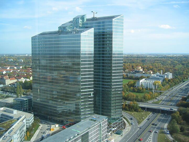 Die Parkstadt Schwabing mit Büros, Geschäften und Wohnungen ist von Weitem besser erkennbar durch die "HighLight Towers".