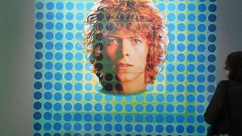 Das von Victor Vasarely entworfene Plattencover von Davis Bowies "Space Oddity" im Pariser Centre Pompidou.