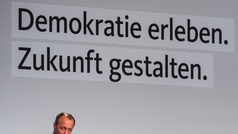 Friedrich Merz verlangt eine Klarstellung darüber, dass durch den UN-Migrationspakt keine neuen Asylgründe geschaffen werden. Friedrich Merz verlangt eine Klarstellung darüber, dass durch den UN-Migrationspakt keine neuen Asylgründe geschaffen werden.
