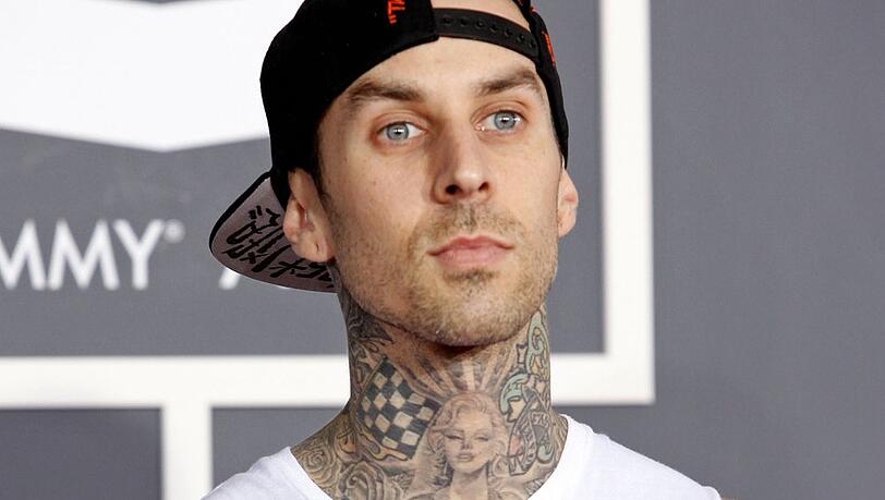 Travis Barker lag mit einer Entzündung der Bauchspeicheldrüse im Krankenhaus.