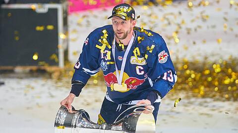 Dreimal Meister mit dem EHC: Michael Wolf. Seine Trikotnummer 13 ist künftig gesperrt.