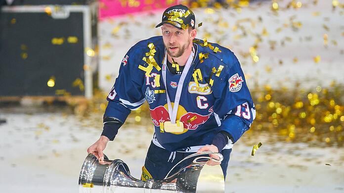 Dreimal Meister mit dem EHC: Michael Wolf. Seine Trikotnummer 13 ist künftig gesperrt.