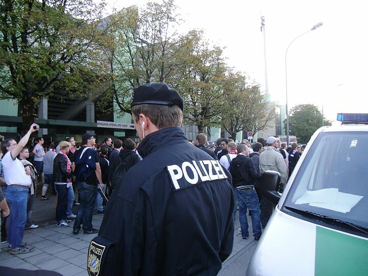 Zu massiven Einschränkungen kam es vor und nach dem Spiel...