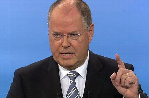 Steinbrück im TV-Duell: Er will die Entwicklung der Pensionen an die der Renten koppeln. Eine gute Idee?