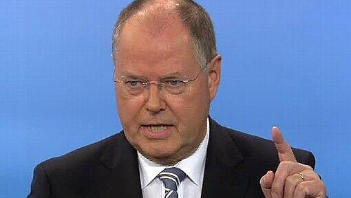 Steinbrück im TV-Duell: Er will die Entwicklung der Pensionen an die der Renten koppeln. Eine gute Idee? Steinbrück im TV-Duell: Er will die Entwicklung der Pensionen an die der Renten koppeln. Eine gute Idee?