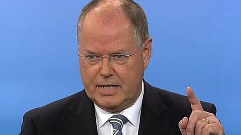 Steinbrück im TV-Duell: Er will die Entwicklung der Pensionen an die der Renten koppeln. Eine gute Idee?