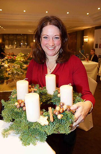 Münchens Promis beim Adventskranz- und Weihnachtskugeln-Basteln. Die Bilder zum Durchklicken