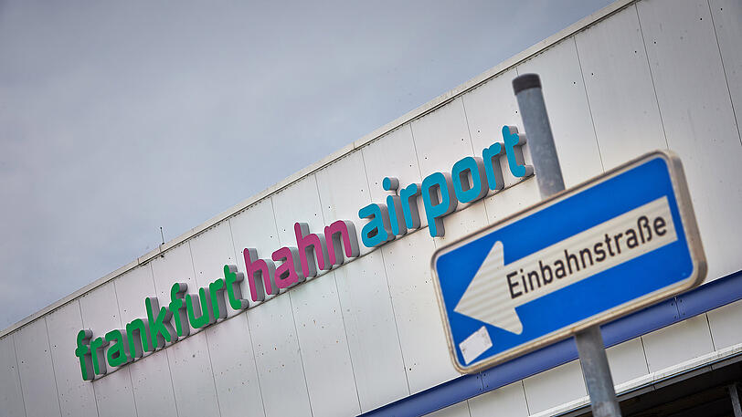 Der regionale Airport Hunsrück-Airport gehört zum Großteil Rheinland-Pfalz und zu einem kleinen Teil Hessen.