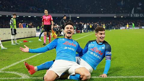 Eljif Elmas (l) wechselt aus Neapel nach Leipzig.