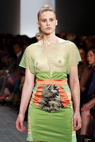 Die Mädchen dürfen auf dem Laufsteg nicht zimperlich sein: Bei der Fashion Week gibt's fast keine Show ohne (fast) nackte Brüste. Die Busenblitzer der sexy Models...