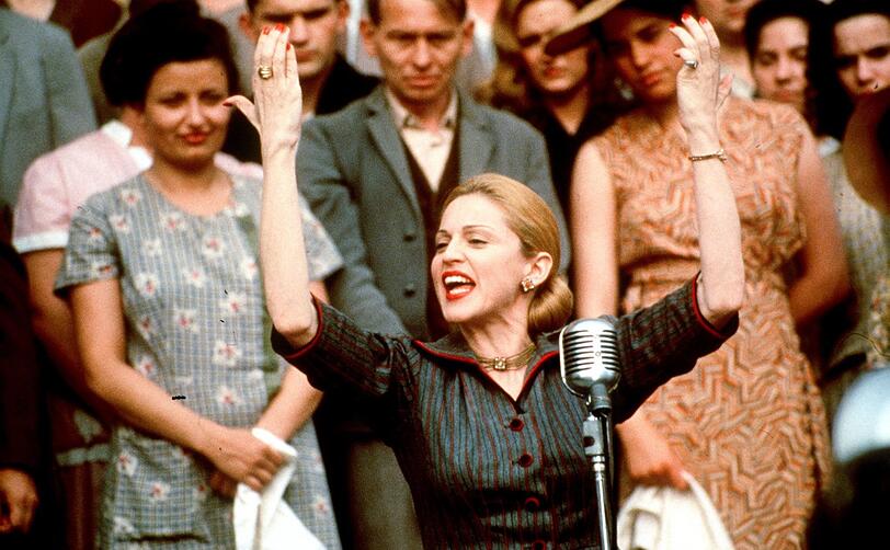 Filmreife Evita: Jahrelang bemüht sie sich um die Rolle von Evita &ndash; 1997 erhält sie den Golden Globe.