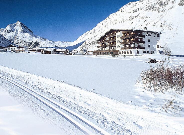 Das 4-Sterne Alpenhotel Tirol in Galtür lockt nicht nur an Ostern.