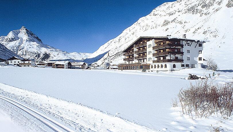 Das 4-Sterne Alpenhotel Tirol in Galtür lockt nicht nur an Ostern. Das 4-Sterne Alpenhotel Tirol in Galtür lockt nicht nur an Ostern.