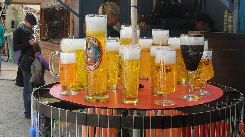Es gibt kein Bier auf Hawaii? Macht nix: Dafür im Künstlerhaus am Lenbachplatz.