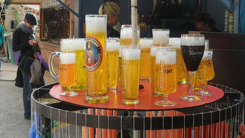 Es gibt kein Bier auf Hawaii? Macht nix: Dafür im Künstlerhaus am Lenbachplatz. Es gibt kein Bier auf Hawaii? Macht nix: Dafür im Künstlerhaus am Lenbachplatz.