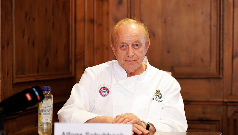 Alfons Schuhbeck spricht auf einem Pressetermin.