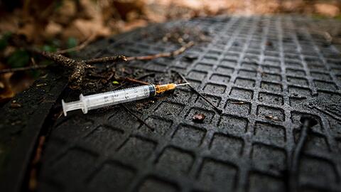 Carfentanyl wird häufig Heroin beigemischt, ist aber brandgefährlich – schon in geringen Dosen kann die Droge zu Atemstillstand und Tod führen.
