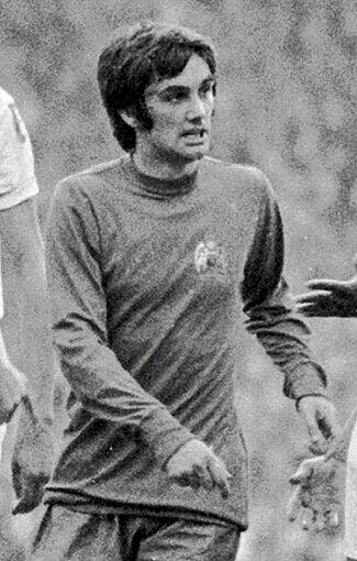 George Best (59&dagger;) - Der legendäre Stürmer von Manchester United pflegte einen exzessiv-extravaganten Lebensstil, der ihm den Spitznamen &bdquo;der fünfte Beatle&ldquo; einbrachte. Schon zu seiner aktiven Zeit war er alkoholsüchtig, doch aufgrund seiner Schlitzohrigkeit blieb er stets ein Idol. &bdquo;Ich habe viel von meinem Geld für Alkohol, Weiber und schnelle Autos ausgegeben &ndash; den Rest habe ich einfach verprasst&ldquo;, sagte er selbst. Nicht einmal eine Lebertransplantation im Jahre 2002, die aufgrund seines Alkoholkonsums nötig war, hielt ihn vom Saufen ab. 2005 verstarb er an Nieren- und Leberversagen.