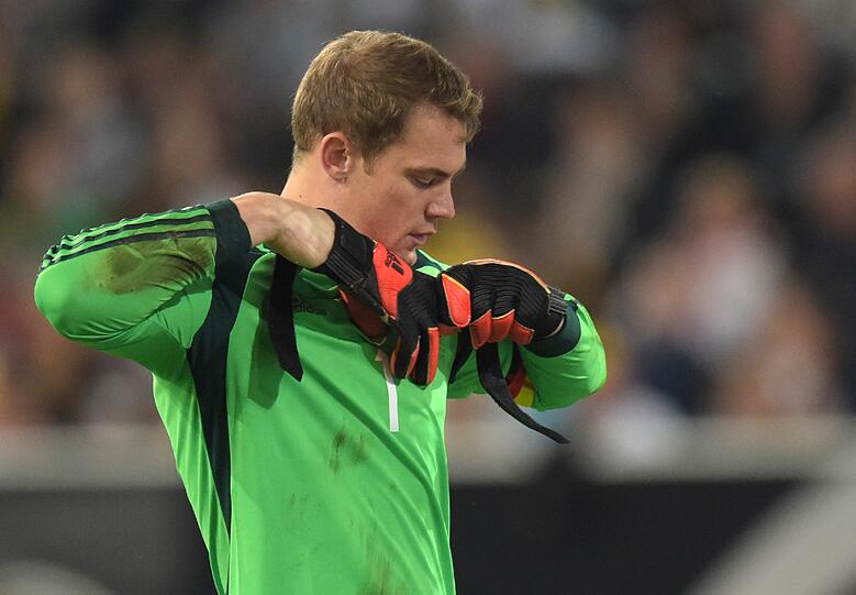 Während Bastian Schweinsteiger fehlt übernimmt Manuel Neuer das Kapitänsamt.