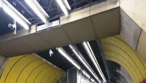 Für den Abbruch des giftigen Materials muss die Baustelle mit einer luftdichten Schleuse isoliert werden.