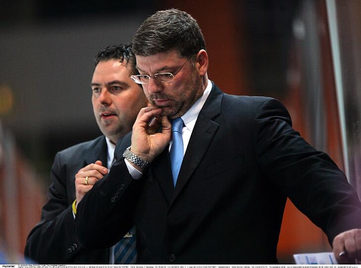 Manager Christian Winkler (li.) und Trainer Pat Cortina vom EHC München.