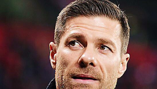 Er bleibt Trainer in Leverkusen: Xabi Alonso. Er bleibt Trainer in Leverkusen: Xabi Alonso.