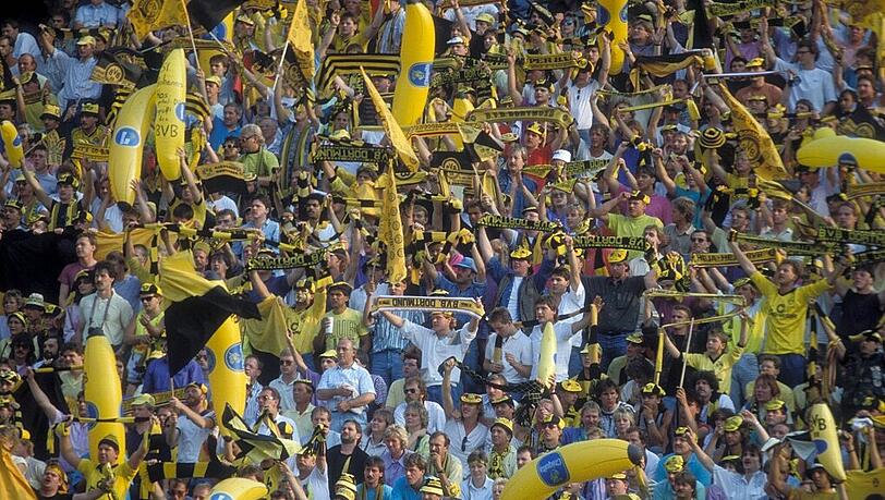 Egal ob 2014 oder wie hier 1989 - BVB-Fans feiern ihre Borussia. Egal ob 2014 oder wie hier 1989 - BVB-Fans feiern ihre Borussia.