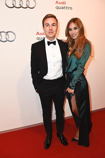 Fußballer Mario Götze mit Freundin Ann-Kathrin Brömmel