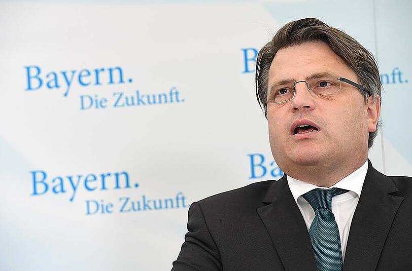 AZ-interview mit Winfried Bausback. Der 50-jährige CSU-Politiker ist seit 2013 bayerischer
Justizminister.