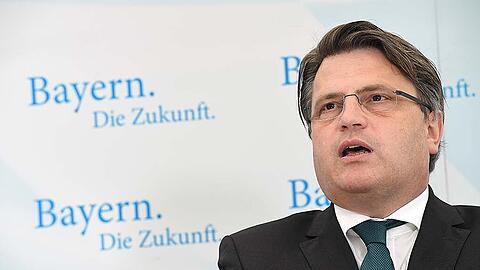 AZ-interview mit Winfried Bausback. Der 50-jährige CSU-Politiker ist seit 2013 bayerischer
Justizminister.