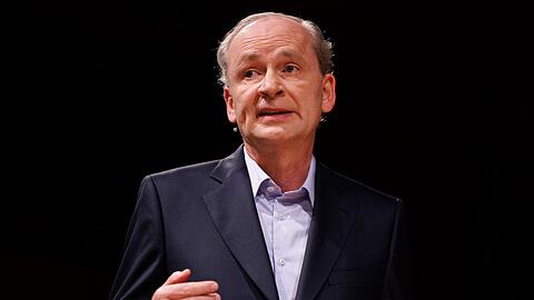 Bestseller-Autor Ferdinand von Schirach hat einen kritischen Blick auf die moderne Informationslandschaft