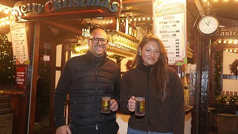 Ein neuer Weihnachtsmarkt für München: Lilli Blume ist die Veranstalterin von "Santa's Isarzauber“ auf der Praterinsel. Vater Charles Blume hat schon zahlreiche festliche Events in ganz Deutschland veranstaltet (u.a. Winterworld an der Motorworld).