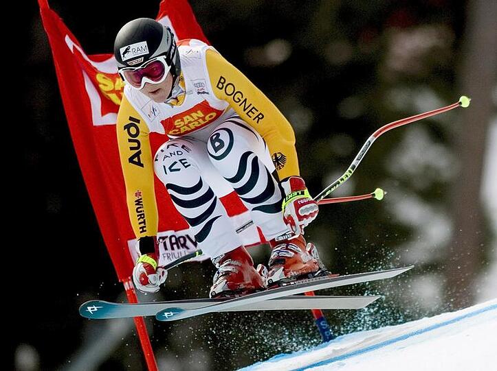 Gina Stechert rast in Tarvisio zum Abfahrtssieg.