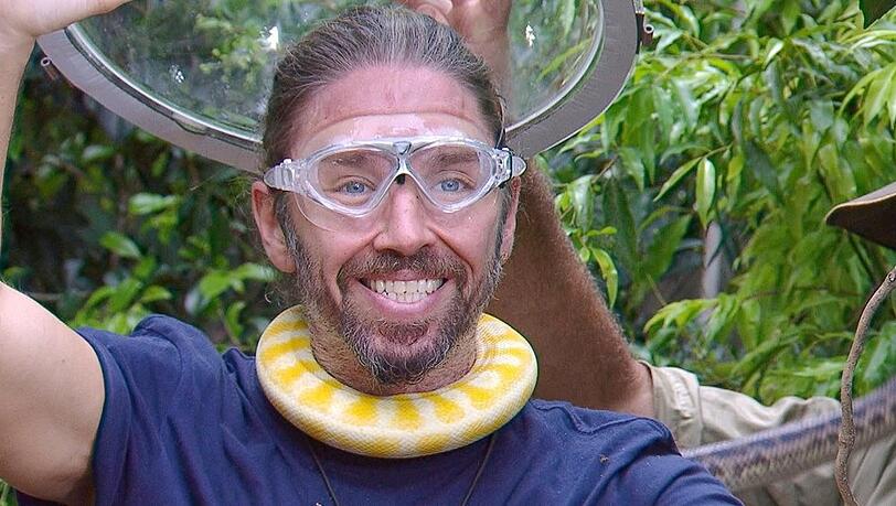 Gil Ofarim hat es trotz aller Kritik auf den Dschungelthron geschafft.