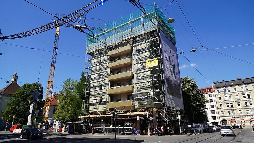 Der Bolzplatz wird auf dem Dach gebaut.