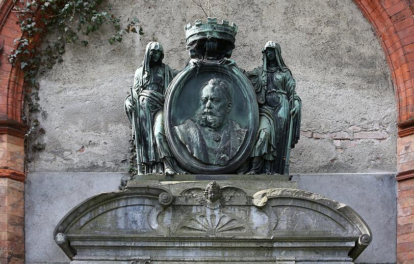 In memoriam: kunstvolle Grabmäler am Alten Südlichen.