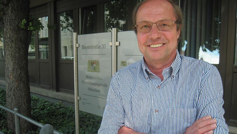 Darf sich als Sieger fühlen: Professor Walter Danninger vor dem Verwaltungsgericht.