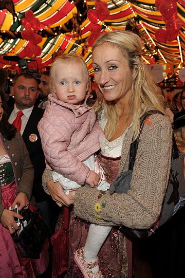 Regine Sixt's Damenwiesn: Die Münchner Lady-Elite trifft sich im Hippdrom. Die Bilder